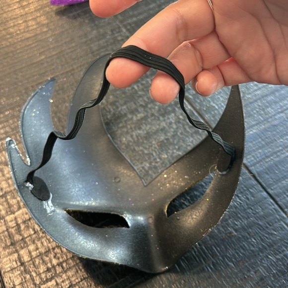🎈4 LISTINGS FOR $20! Mardi Gras Harlequin Glitter Mask in Gold, Black and Silver - Picture 2 of 5